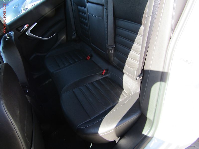 Opel Insignia (2015) 2.0CDTI 4x4, Bixenon, kůže - fotka 10 z 18