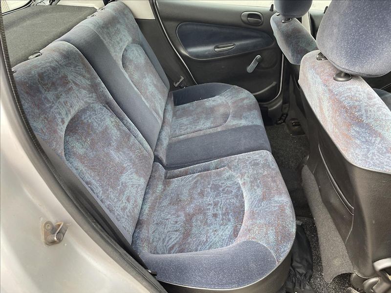 Peugeot 206 1,4i 55kW*tažné*Zachovalé auto - fotka 27 z 36