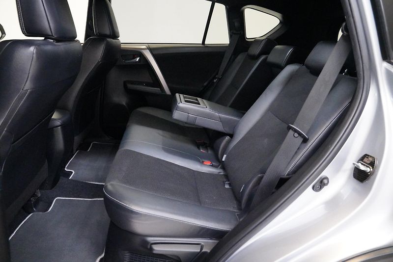 Toyota RAV4 - fotka 27 z 35