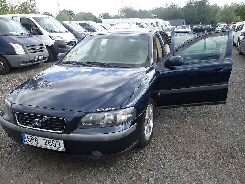 Volvo S60 2,4D JEZDÍ DOBŘE ! PĚKNÝ ! - fotka 12 z 31