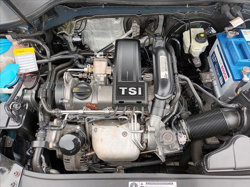 Volkswagen Golf 1,2 TSI,KLIMA,VÝHŘEV,SERVISKA - fotka 25 z 40