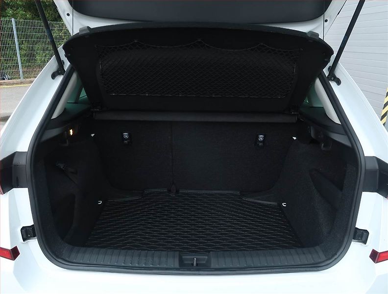 Škoda Kamiq (2019) 1.6 TDI, Automat, Navi - fotka 14 z 24