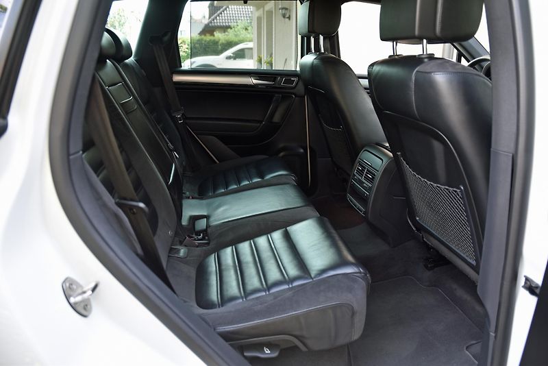 Volkswagen Touareg 3.0 TDi V6 DSG 4M,R-LINE,FACE - fotka 37 z 50