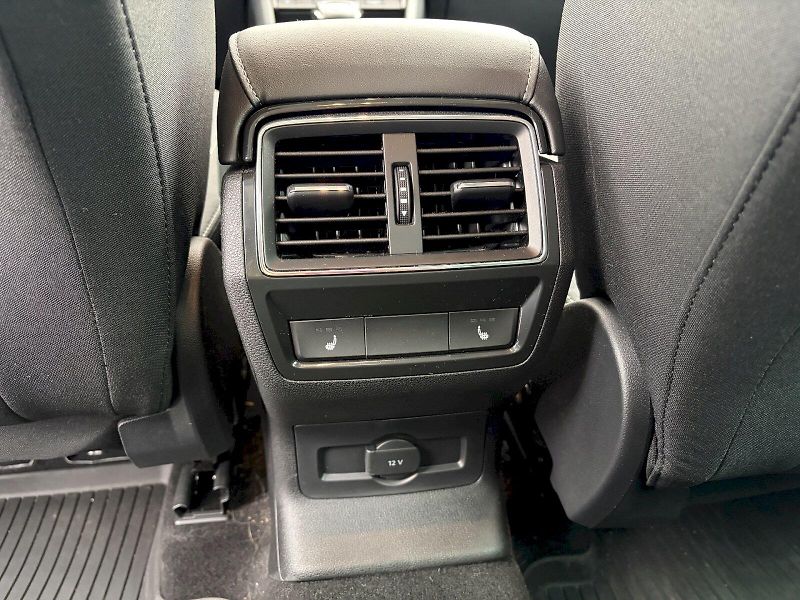 Škoda Karoq (2025) DSG 4x4  2.0 TDI / 110 kW / TO - fotka 34 z 34