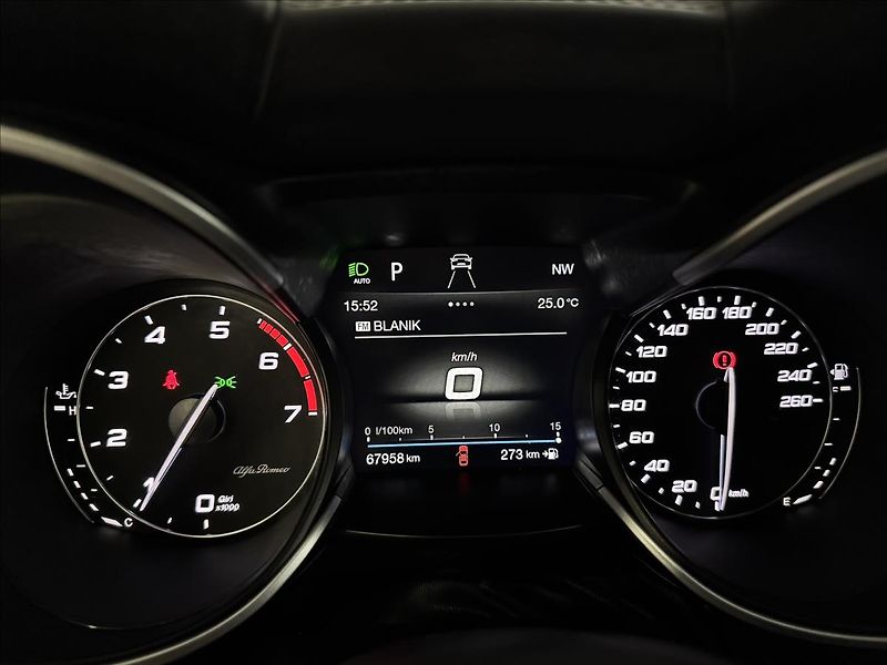Alfa Romeo Stelvio 206kW Q4 VELOCE 2XALU - fotka 17 z 43
