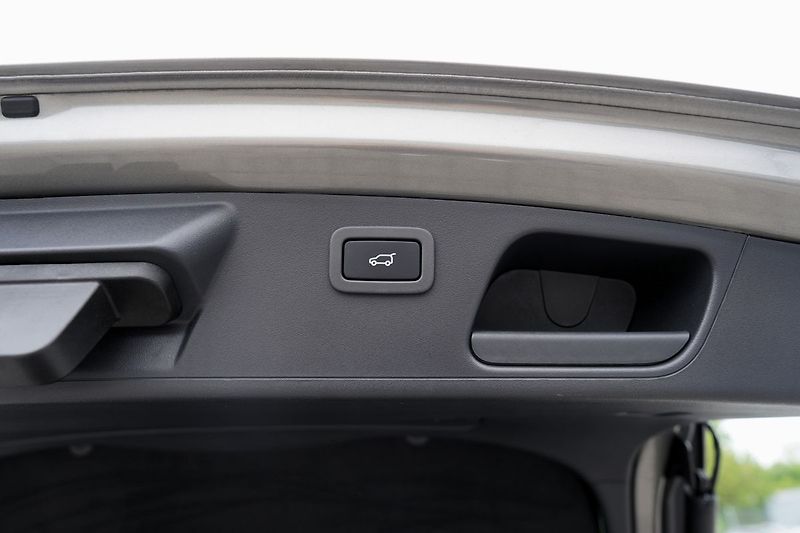 Jaguar E-Pace D200 4WD R-Dynamic/Aut/LED/fac - fotka 12 z 48