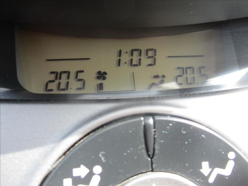 Toyota RAV4 2,2 D, 4x4, aut klima,kamera, - fotka 23 z 34
