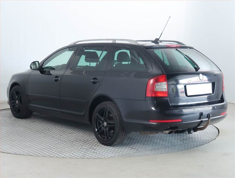 Škoda Octavia (2010) RS 2.0 TDI, Automat, Xenony - fotka 4 z 18