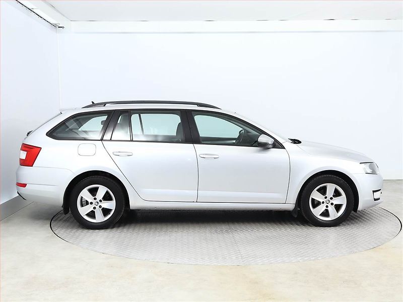 Škoda Octavia (2017) Ambition 1.6 TDI, Serv.kniha - fotka 6 z 14