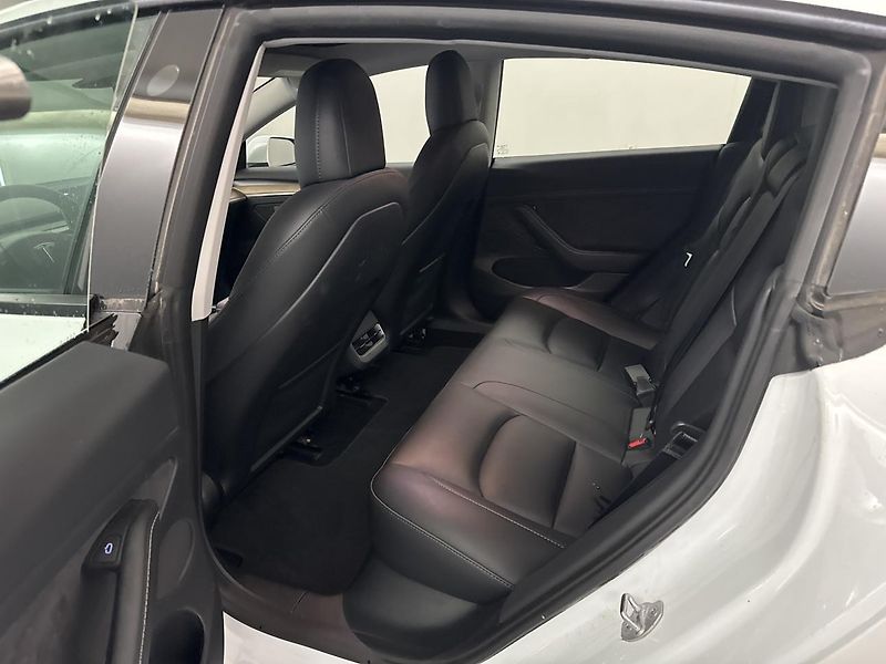 Tesla Model 3 STANDART RANGE 208kw SOH 94 % - fotka 4 z 4
