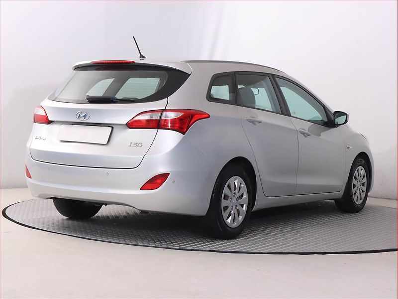 Hyundai i30 (2016) Comfort 1.6 CRDi, Serv.kniha - fotka 5 z 16