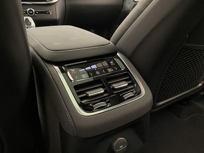 Volvo XC90 (2026) T8 AWD Plug-in DARK ULTRA - fotka 75 z 76