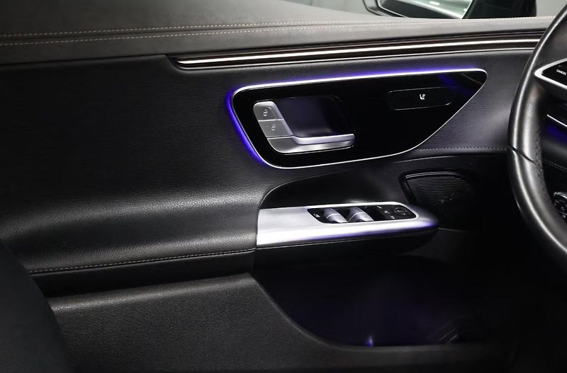 Mercedes-Benz EQE 300 Electric Art 98kWh Kamera  - fotka 15 z 23