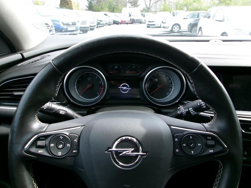 Opel Insignia ST 2.0 Turbo 191kW 4x4 automat - fotka 10 z 43