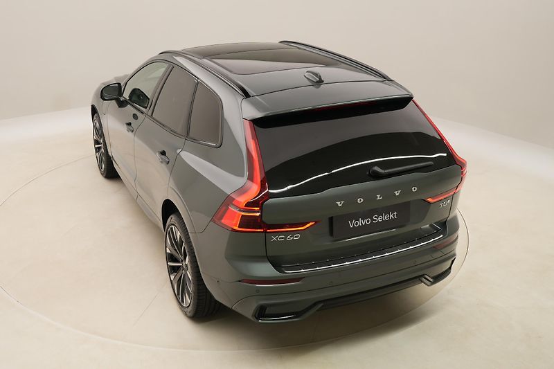 Volvo XC60 T8 AWD RECHARGE DARK ULTRA CZ - fotka 18 z 59