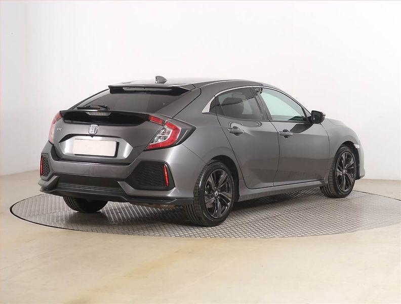 Honda Civic (2019) Elegance 1.0 VTEC Turbo - fotka 5 z 18