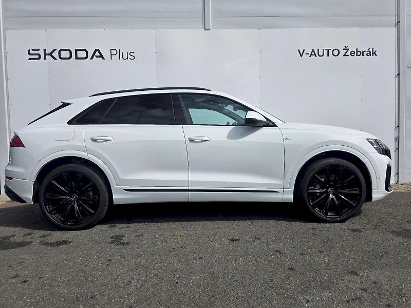 Audi Q8 (2025) SUV 50 TDI quattro - fotka 24 z 26