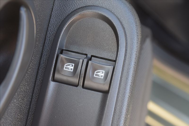 Dacia Duster 1,6 I 77KW NÍZKÉ KM 2XKOLA TOP - fotka 28 z 44