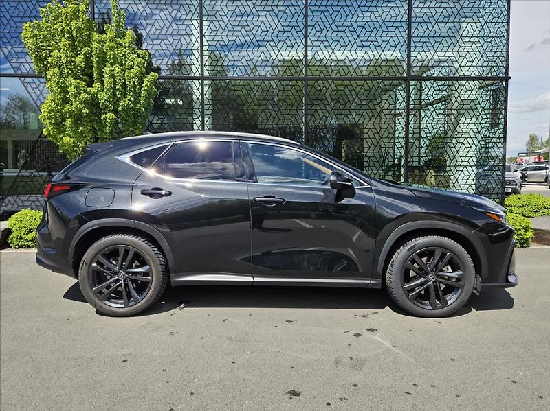 Lexus NX 450h plus 2,5 Prestige - fotka 4 z 16