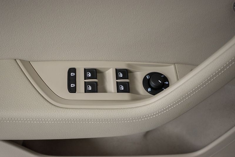 Škoda Superb TDI 147kW 4x4*STYLE*DPH*ČR 1.M - fotka 14 z 40