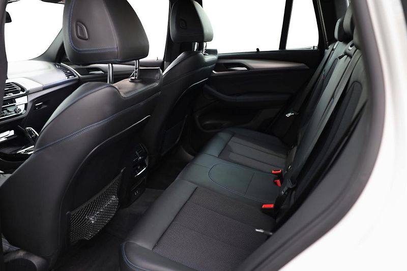 BMW X3 xDrive20d - fotka 14 z 14
