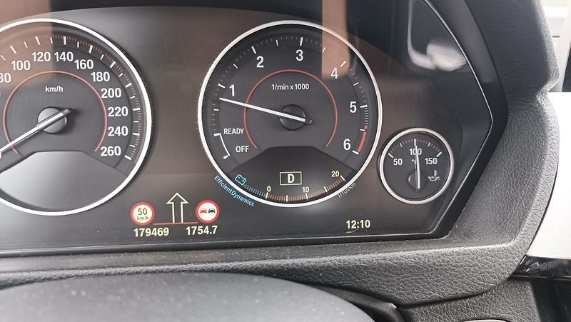 BMW Řada 3 320d MPaket 2,0D B47 Automat - fotka 18 z 36