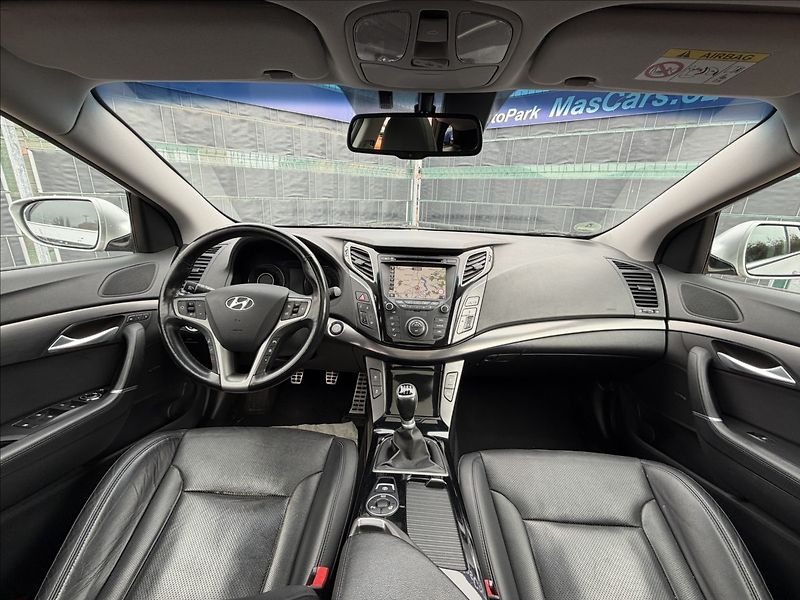 Hyundai i40 1.7 CRDi Premium Blue/Panorama - fotka 4 z 18