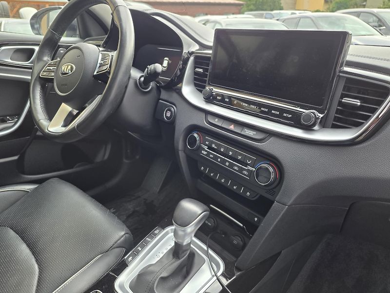 Kia XCeed (2020) 1.6-PLUG-IN HYBRID-1.MAJITEL - fotka 4 z 19