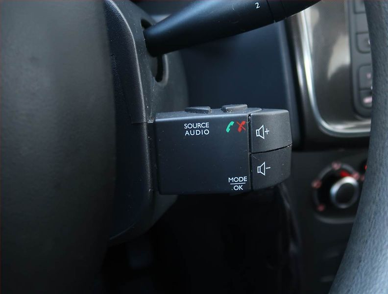 Dacia Sandero (2017) 1.2 16V - fotka 15 z 19