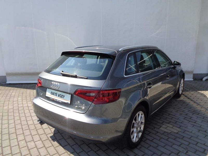 Audi A3 1.4 TSI Attraction  92 kW - fotka 2 z 20