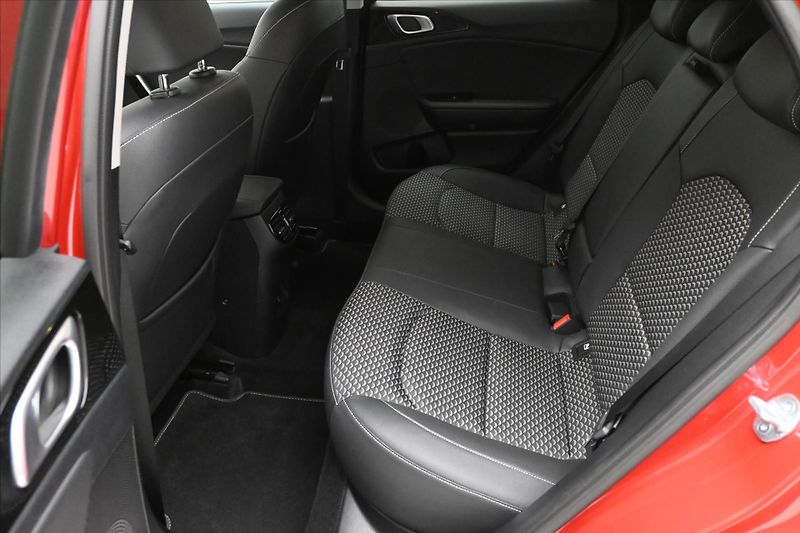 Kia XCeed 1,5 T-GDi 117 kW Exclusiv Záru - fotka 14 z 29