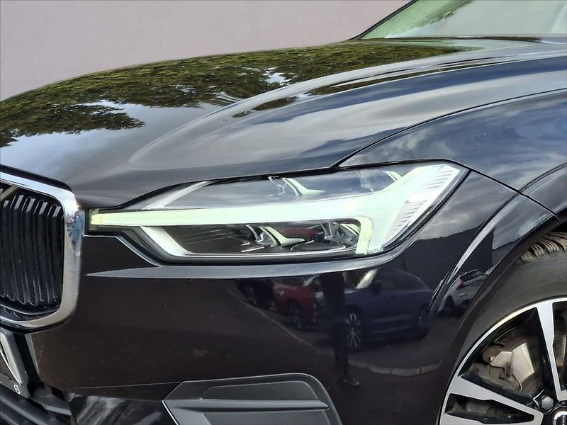Volvo XC60 2,0 B4 AWD MOMENTUM+ - fotka 5 z 18