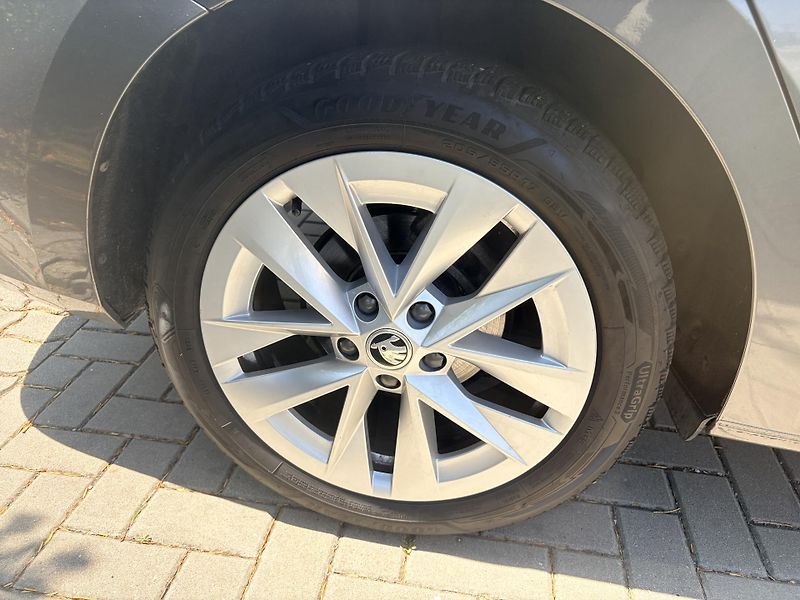 Škoda Octavia 2.0TDI STYLE VIRTUAL LED  - fotka 8 z 53