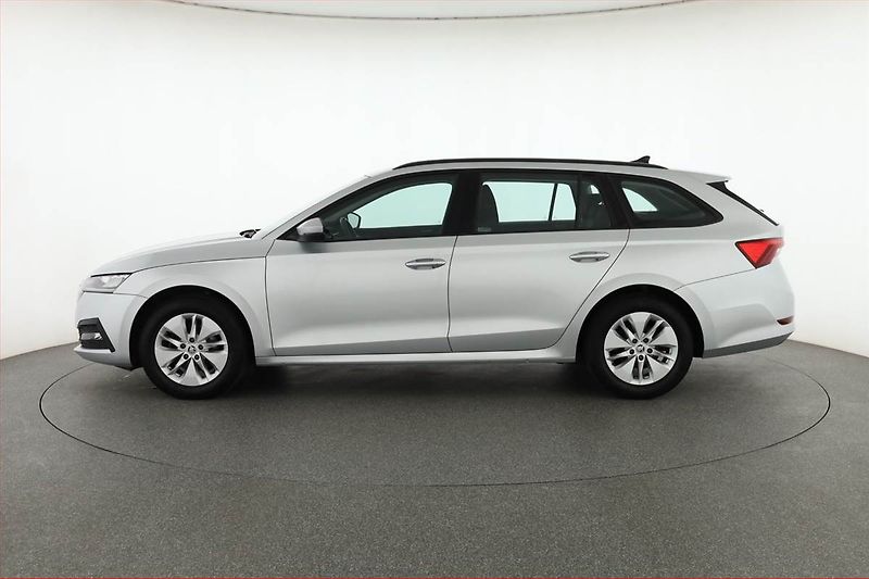 Škoda Octavia (2023) Ambition 2.0 TDI, ČR,1.maj - fotka 3 z 17