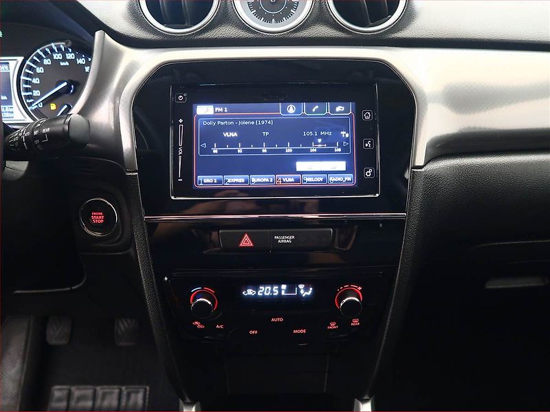 Suzuki Vitara (2016) 1.6 VVT, 4X4, Navi, Tempomat - fotka 12 z 17