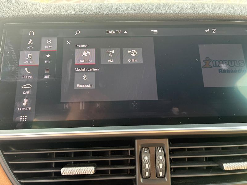 Porsche Cayenne (2019) 3.0, 250KW, 4x4, 360°, KEYLESS - fotka 17 z 38