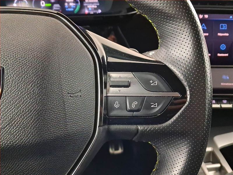 Peugeot 308 (2023) GT Hybrid 180 - fotka 17 z 20