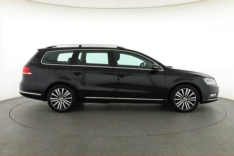 Volkswagen Passat (2014) 2.0 TDI, Automat, Xenony - fotka 6 z 17