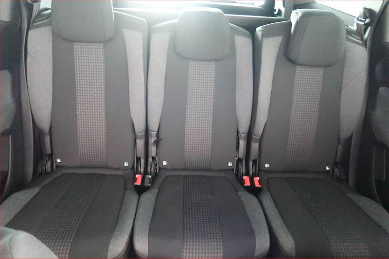 Peugeot 5008 (2021) PureTech 130, 7 MÍST - fotka 10 z 18