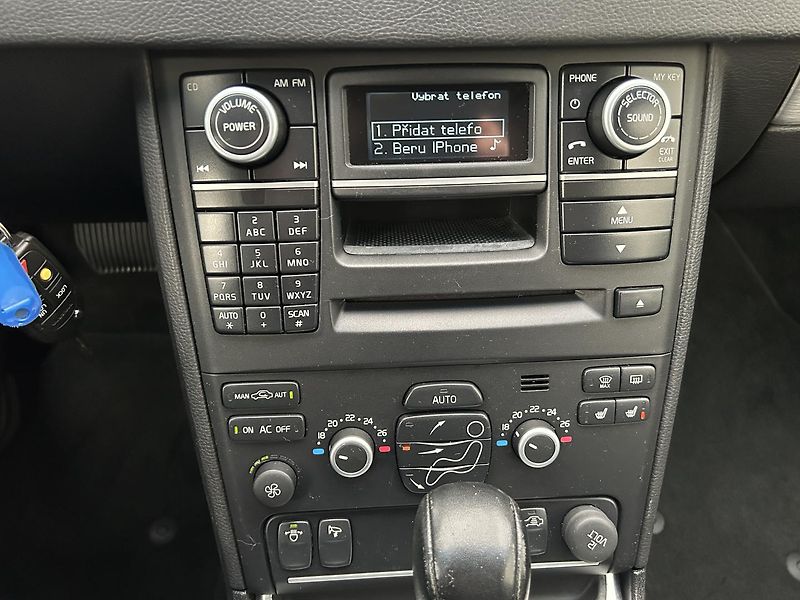 Volvo XC90 2.4 D5 4x4 Summmum - fotka 22 z 25