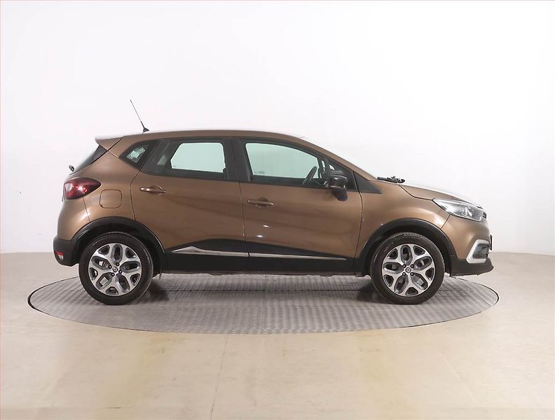 Renault Captur (2017) 1.2 TCe, Navi, Tempomat - fotka 6 z 17