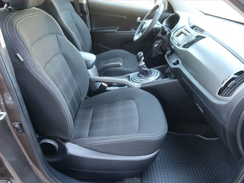 Kia Sportage (2015) 1.6 GDI, Tempomat - fotka 9 z 17