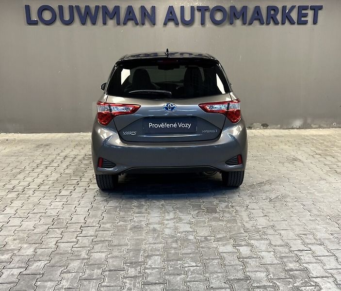 Toyota Yaris 1.5 Hybrid AT SELECTION SMART - fotka 14 z 16