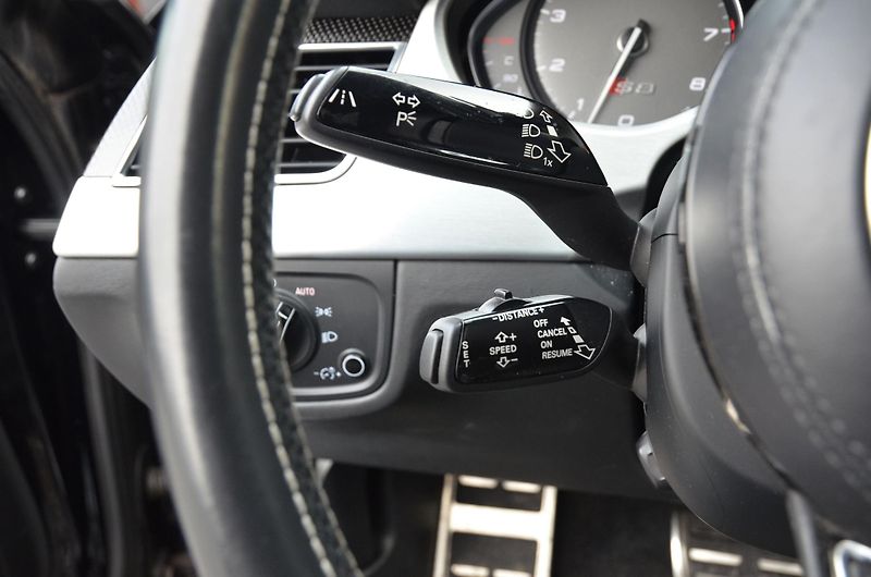 Audi S8 (2017) Plus 4.0 V8 605 PS Quattro - fotka 30 z 47