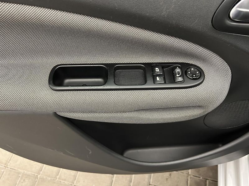 Citroën C3 Picasso 1.4 VTi Exclusive - fotka 14 z 21