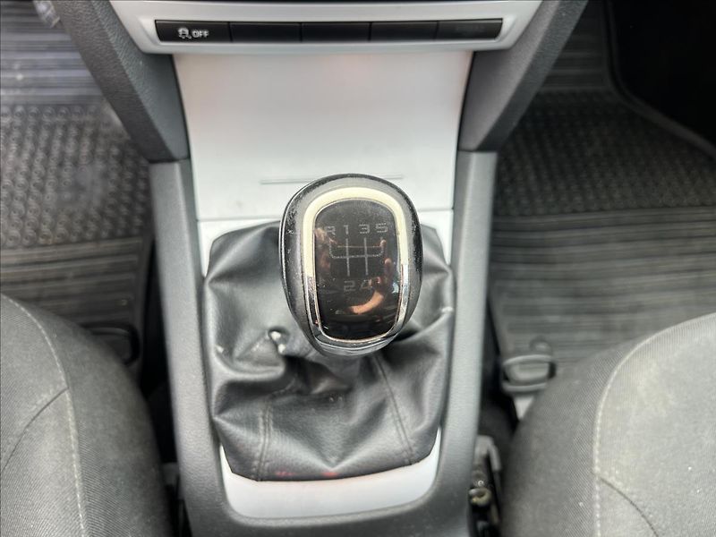 Škoda Octavia 1,6 TDi KLIMA ROZVODY SERVIS - fotka 19 z 34