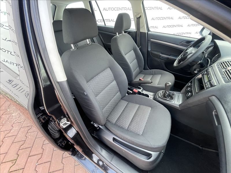Škoda Octavia 1,4 TSi,90kW,serv.kn. - fotka 17 z 19
