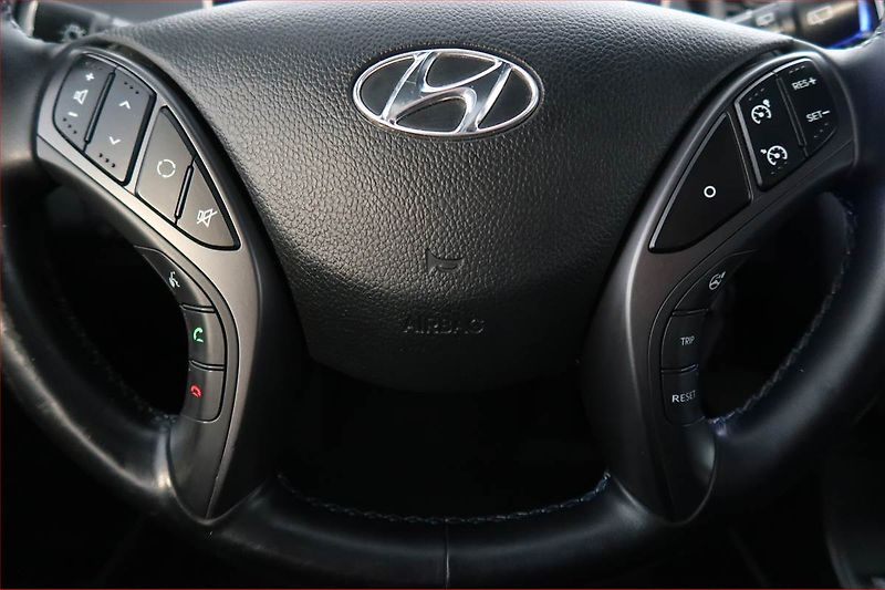 Hyundai i30 (2016) Style 1.6 GDI, Tempomat - fotka 15 z 16