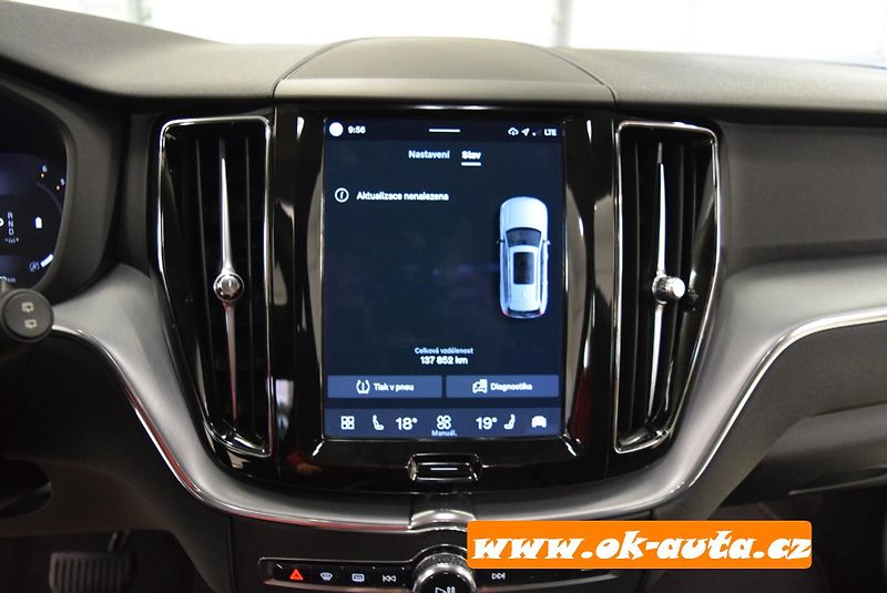 Volvo XC60 2.0 B4 AWD MOMENTUM 2022 - fotka 38 z 54