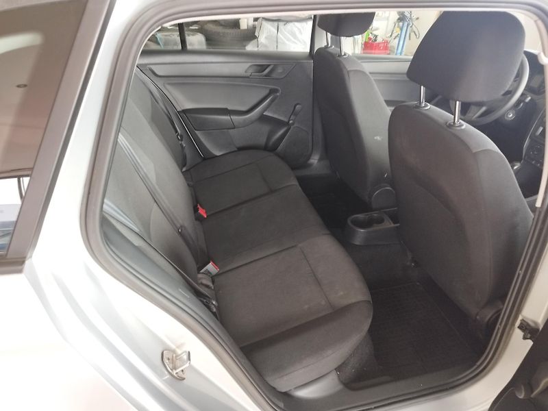 Škoda Rapid (2015) 1,6TDI,66KW,KLIMA,NOV.ROZVODY - fotka 15 z 29